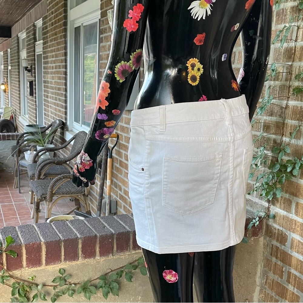 H&M White Denim Mini Skirt - Vintage, Sexy, Skin Tight - Size 6 - Hot, Hot, Hot! - Picture 2 of 10
